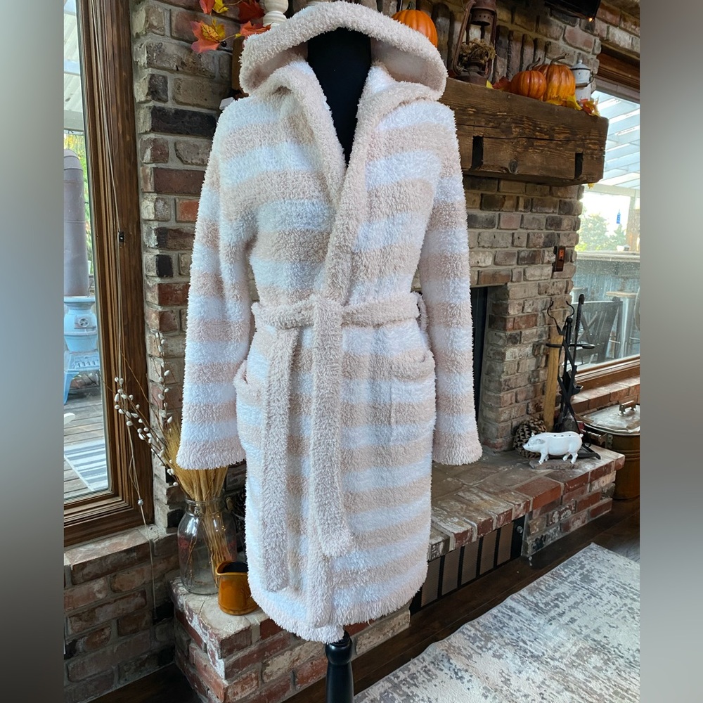 Barefoot Dreams cozychic Robe size 1 or small.